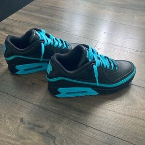 Nike Air Max 90 Undefeated Black/Blue Fury Sneakers Size 8.5 Men/10 Women